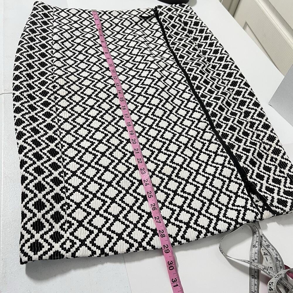 Lane Bryant Pencil Skirt Zipper Accent Geometric Print Size 20 BlackWhite Career - Picture 10 of 11
